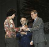 Núria López-Bigas va rebre ahir de mans del President de la Generalitat el Premi Nacional al Talent Jove 2011 per la qualitat i excel·lència en recerca